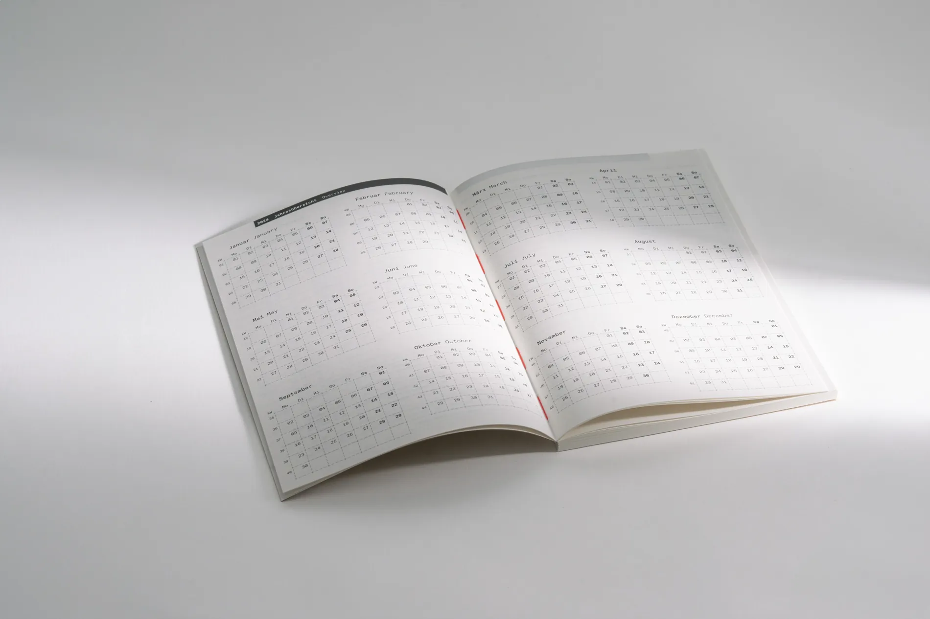 Roterfaden Taschenbegleiter Jahreskalender 2024 Format M (A5) - Kalenderansicht